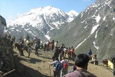 Scores of ‘Abhinav Gupt yatris’ stopped, sent back at Beerwah